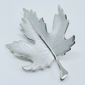 Silver Tone Maple Leaf Brushed Finish Brooch Pin 2" Mint Condition! 2.5"